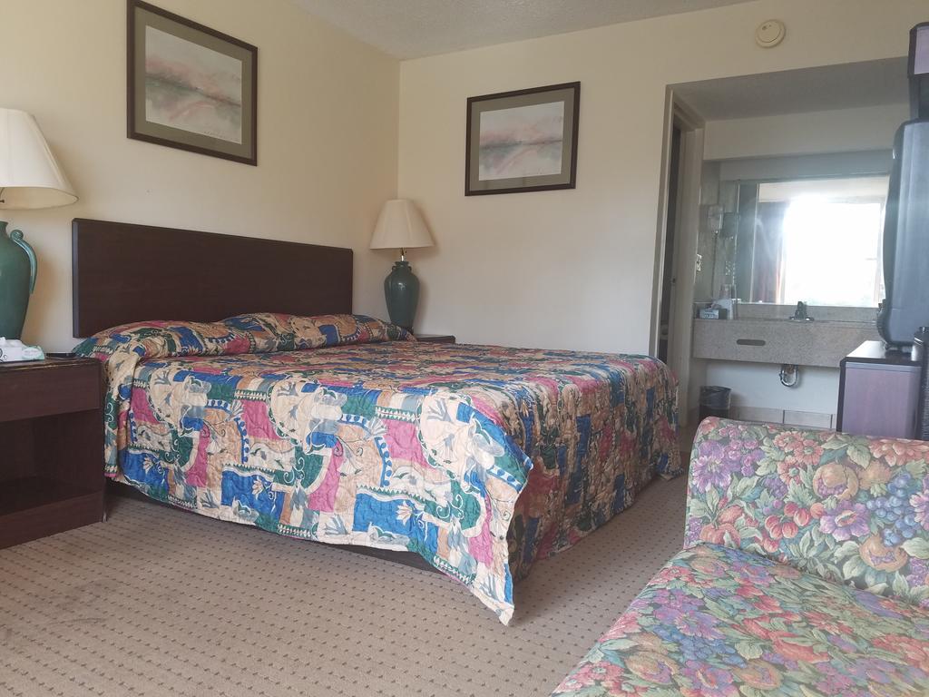 American Inn Skippers/Emporia Area 外观 照片
