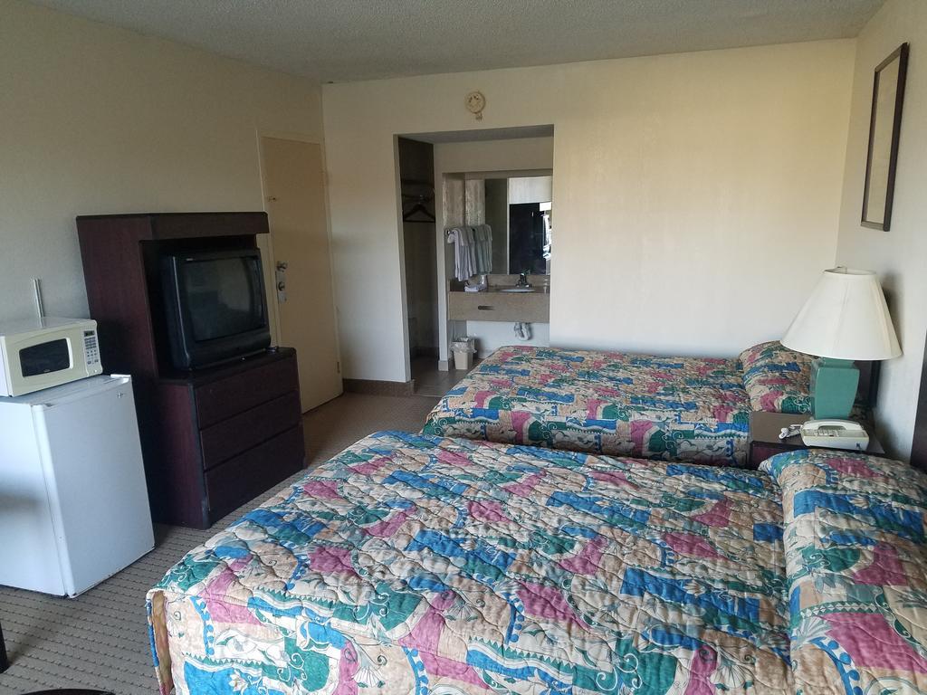 American Inn Skippers/Emporia Area 外观 照片