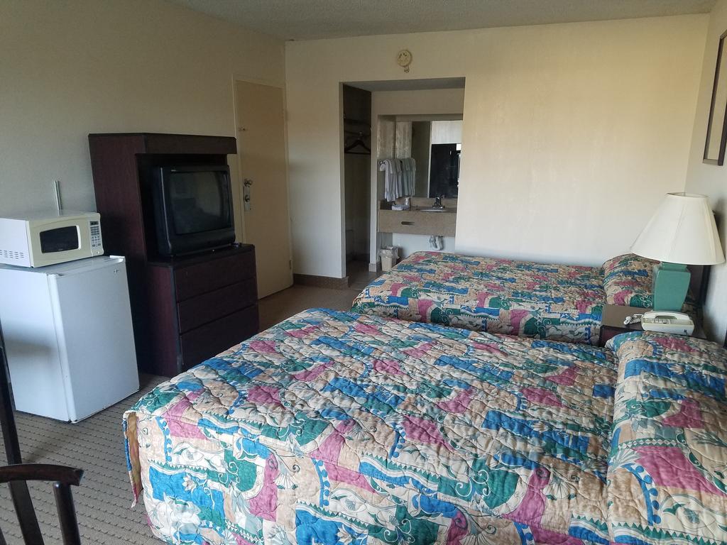 American Inn Skippers/Emporia Area 外观 照片