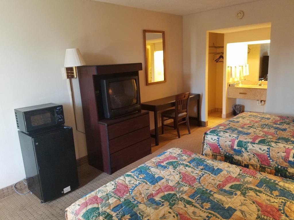 American Inn Skippers/Emporia Area 外观 照片