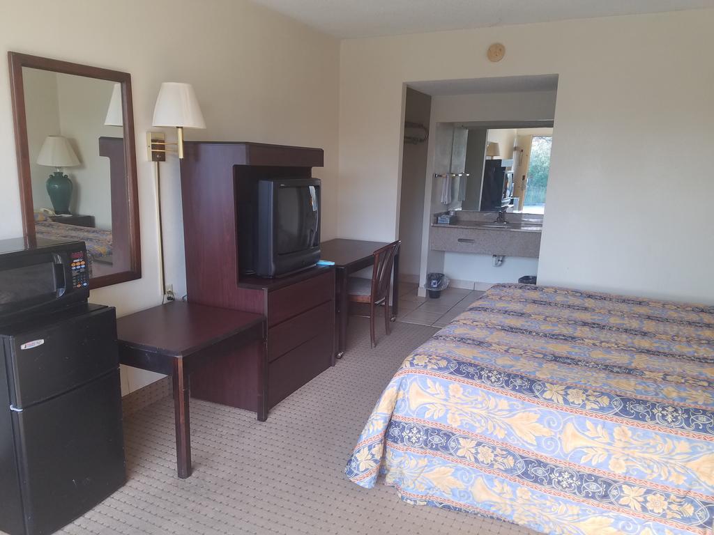 American Inn Skippers/Emporia Area 外观 照片